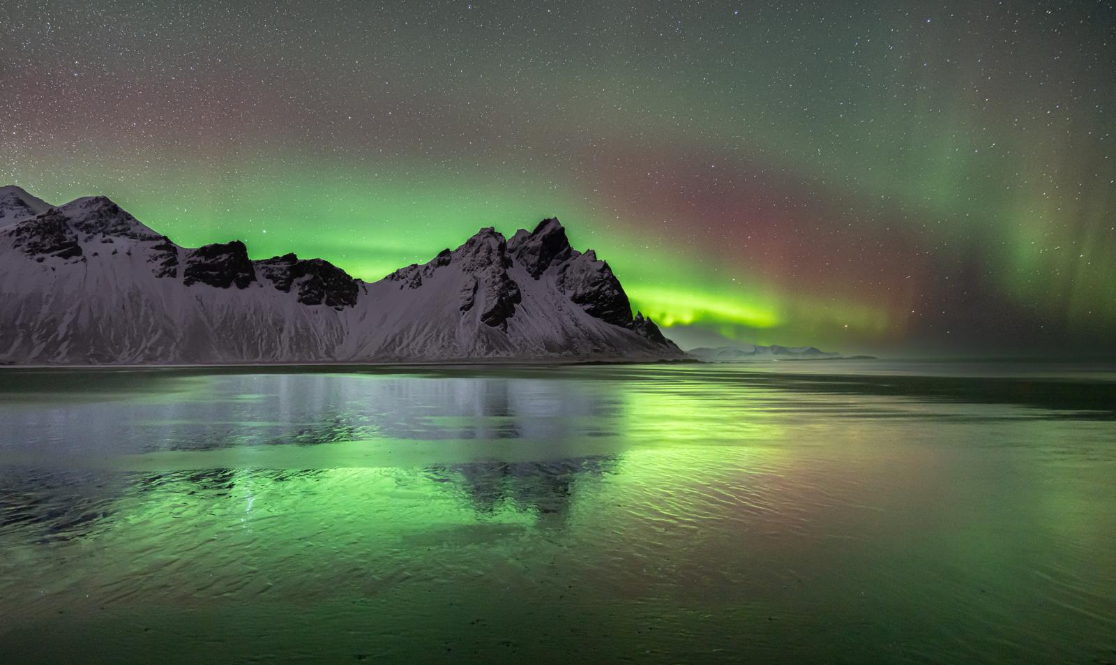 Aurora vista da Vestrahorn