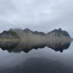 Vista del monte Vestrahorn che si rispecchia nella laguna